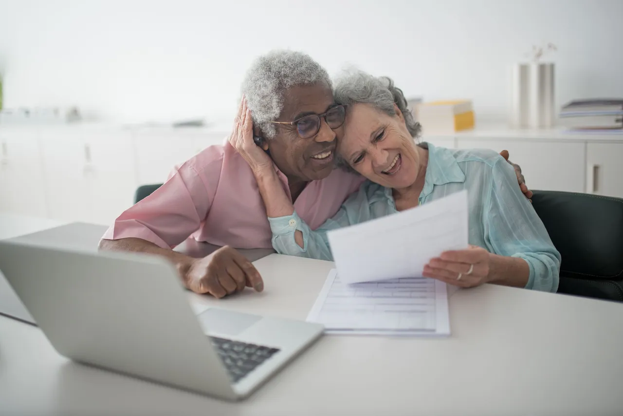 Sponsor Parents in UAE: Family Visa Rules & Salary Needs