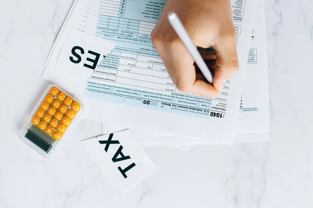 Do Freelancers Pay Tax in the UAE? 2026 Rules